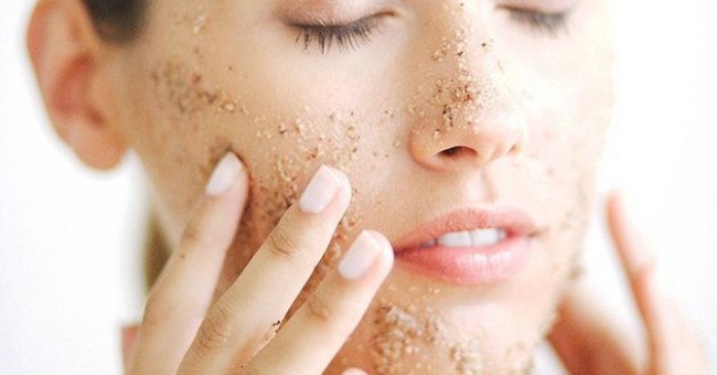 Exfoliar la piel: cómo hacerlo y cuáles son los beneficios